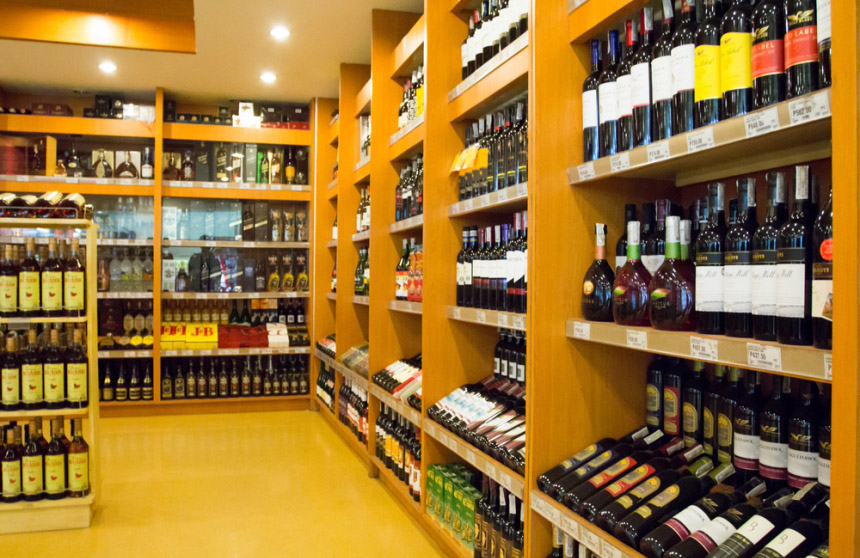 Более половины торговых организаций рискуют потерять лицензию на продажу алкоголя